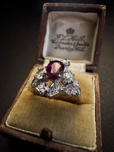 Anello  con  Rubino  e  Diamanti 